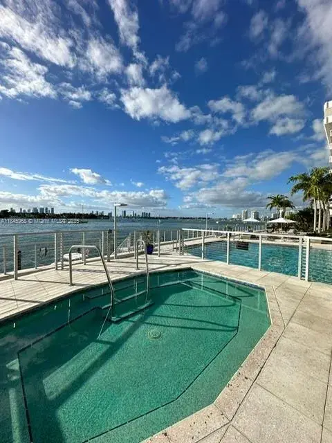 1 bedroom 1 bath Residential for sale at 800 West Ave # 510, Miami Beach FL 33139