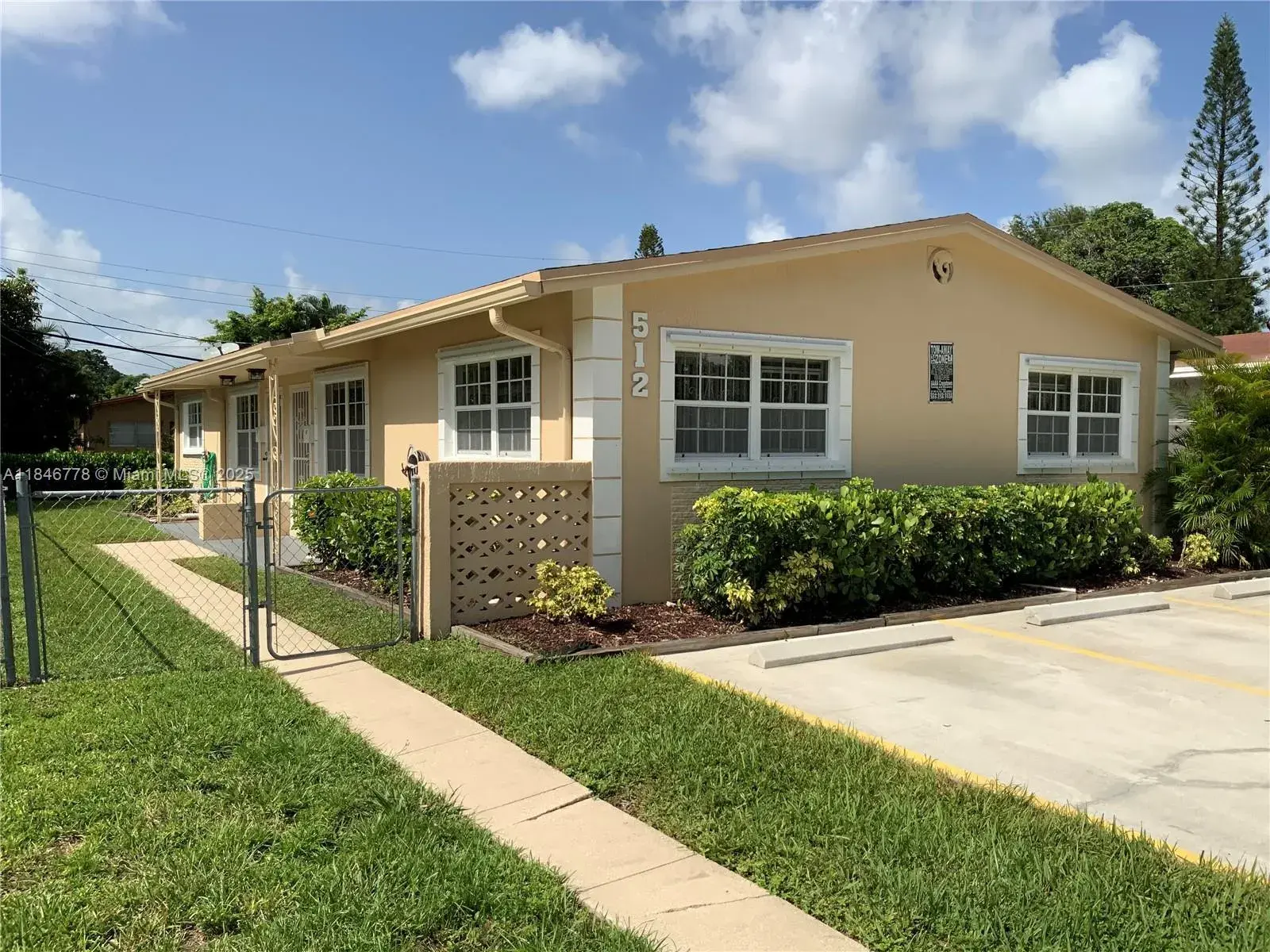 Residential Income for sale at 512 SW 10th St, Hallandale Beach FL 33009
