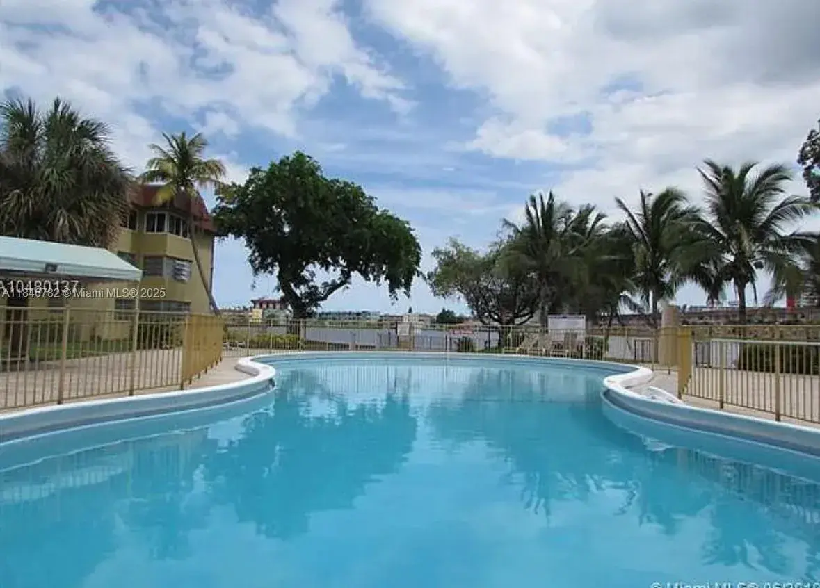 2 bedroom 2 bath Residential for sale at 1530 NE 191st St # 145, Miami FL 33179