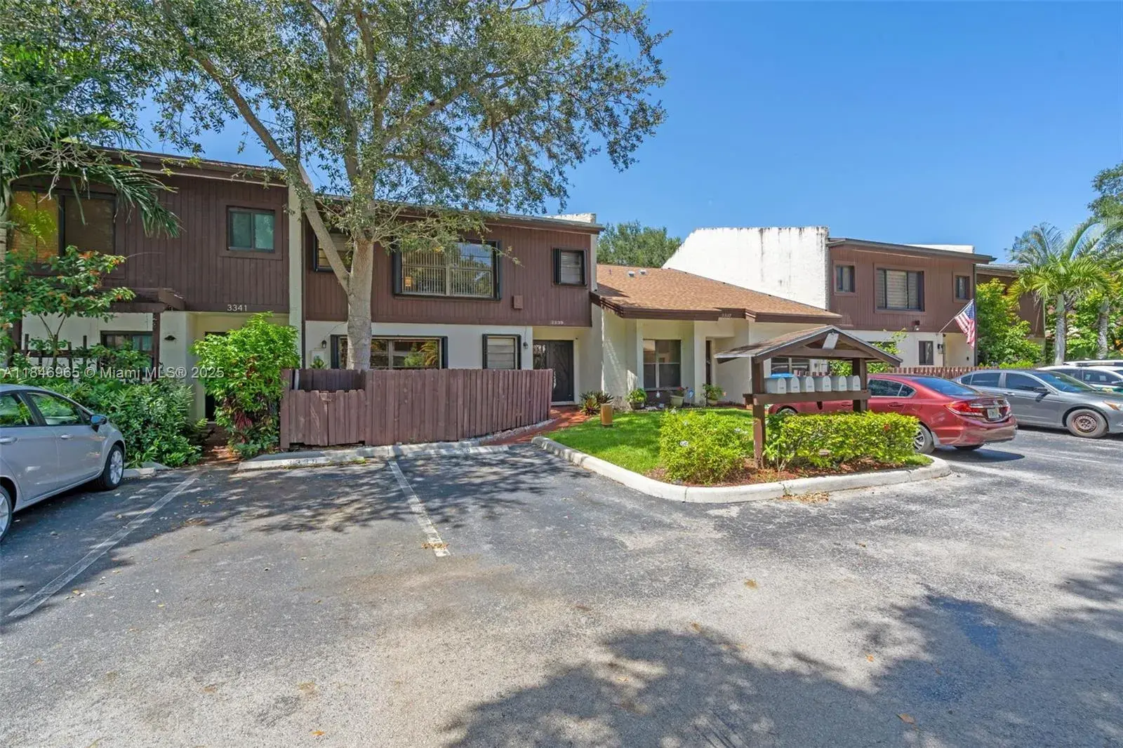 3339 Oak Dr, Hollywood FL 33021