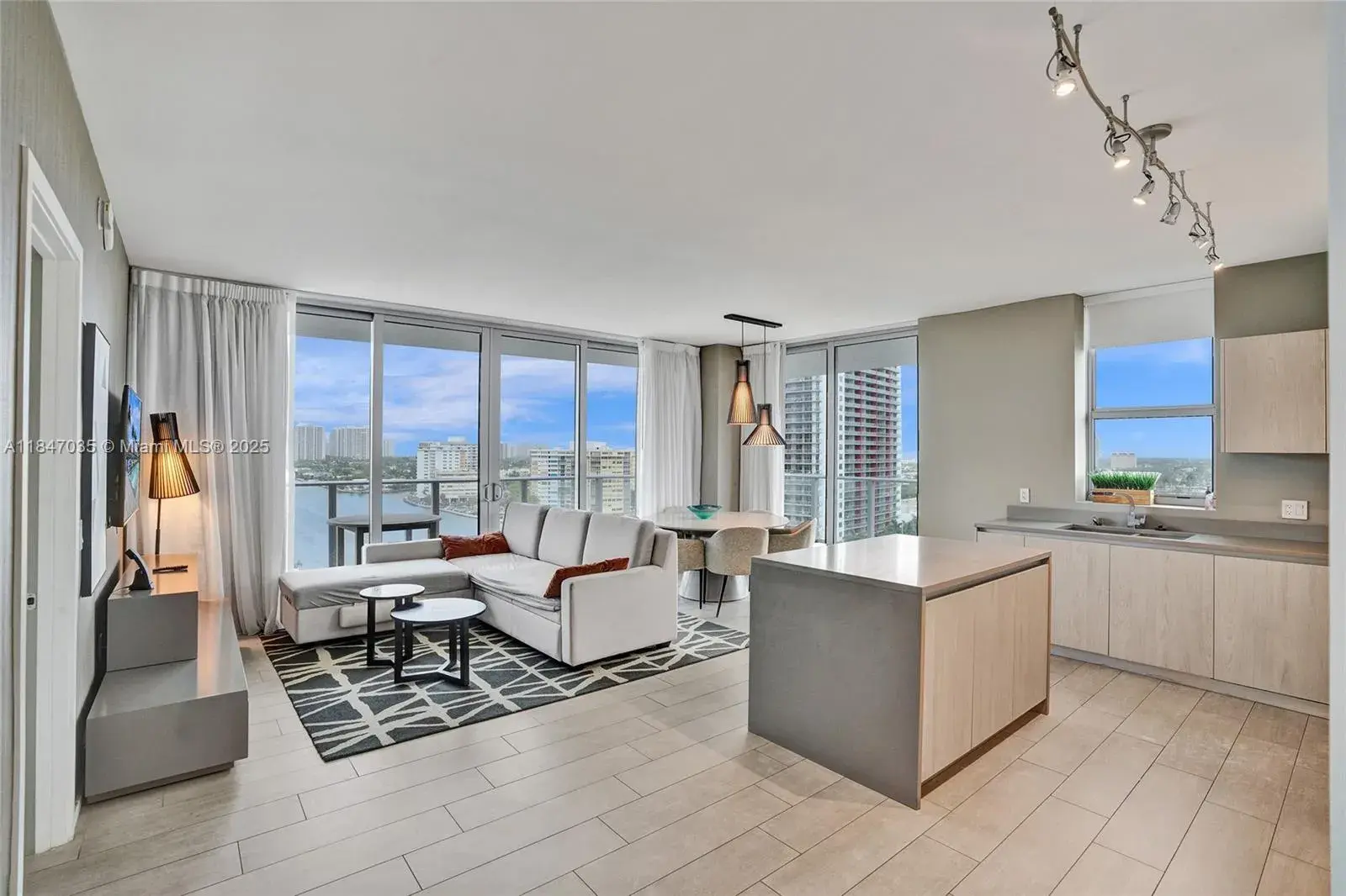 3 bedroom 2 bath Residential for sale at 4010 S Ocean Dr # R908, Hollywood FL 33019