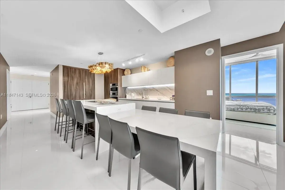 851 NE 1st Ave # 3711, Miami FL 33132