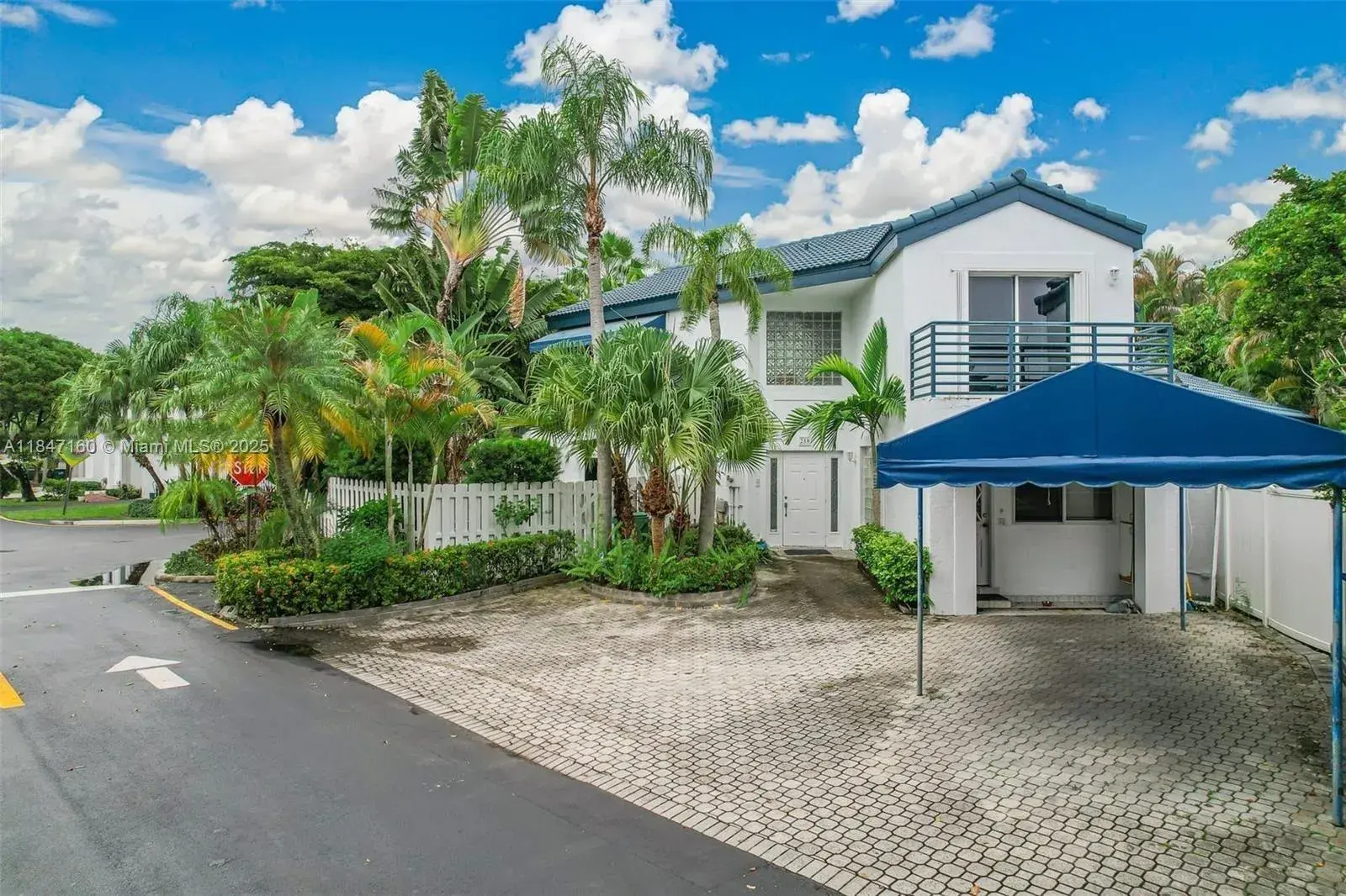 3 bedroom 4 bath Residential for sale at 250 NE 212th St, Miami FL 33179