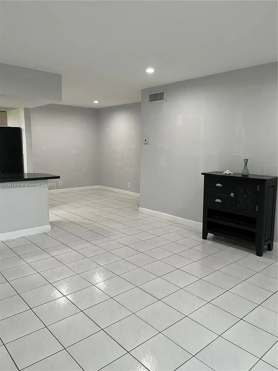 1 bedroom 1 bath Residential for sale at 8404 W Sample Rd # 131, Coral Springs FL 33065