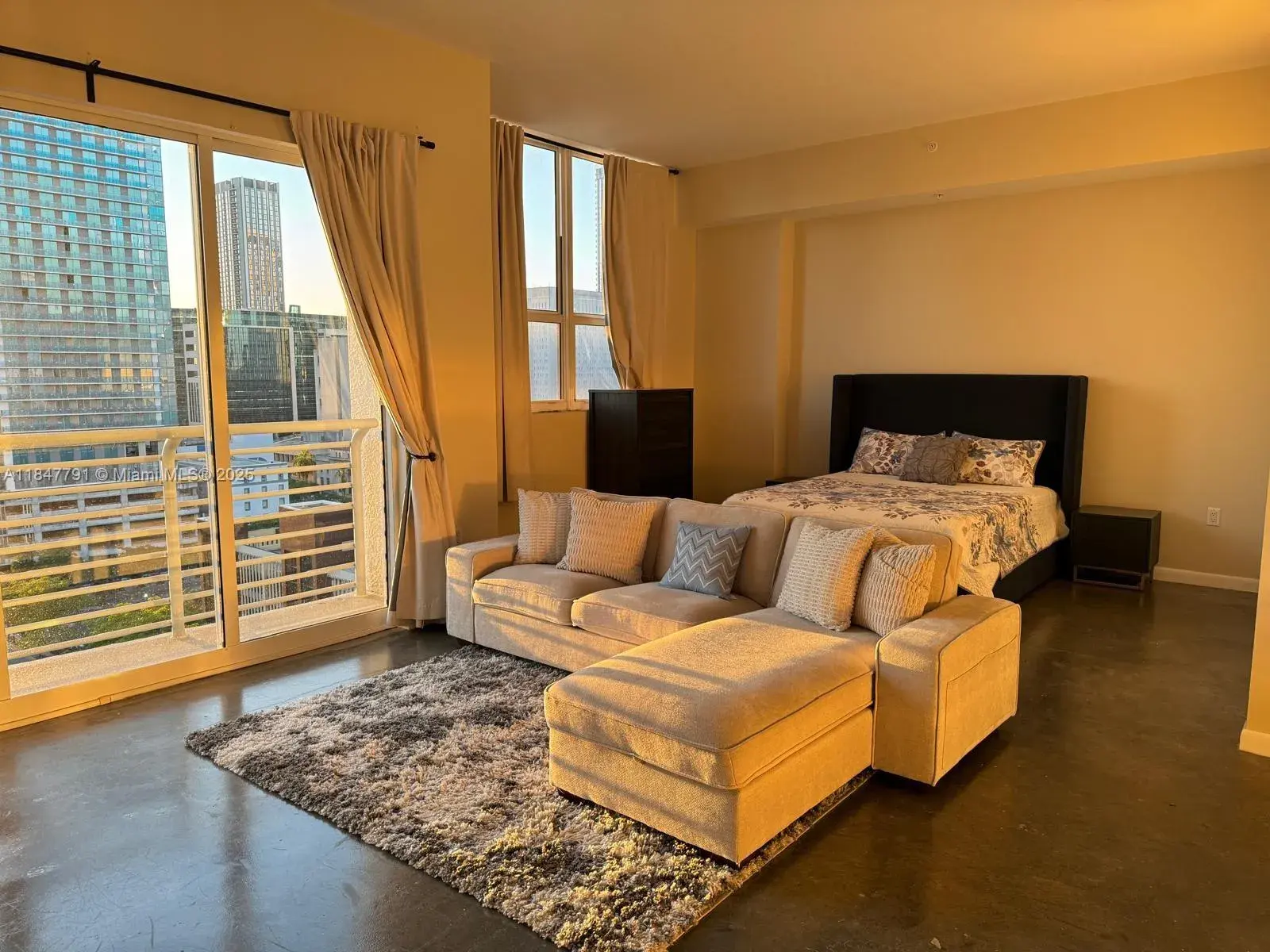 1 bedroom 1 bath Residential for sale at 133 NE 2nd Ave # 1417, Miami FL 33132