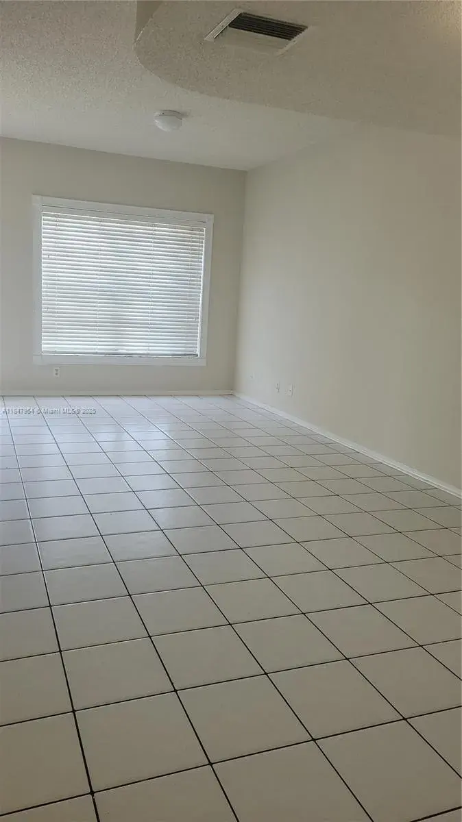 16679 Hemingway Dr, Weston FL 33326