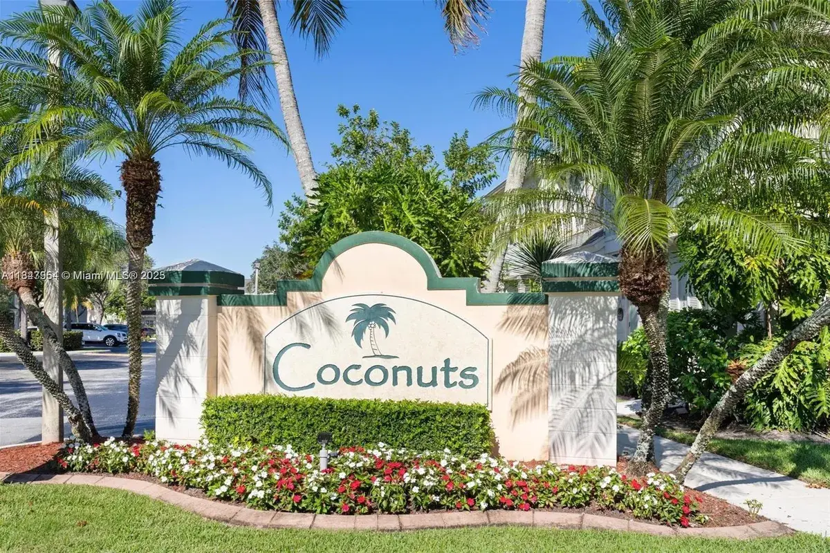 16679 Hemingway Dr, Weston FL 33326