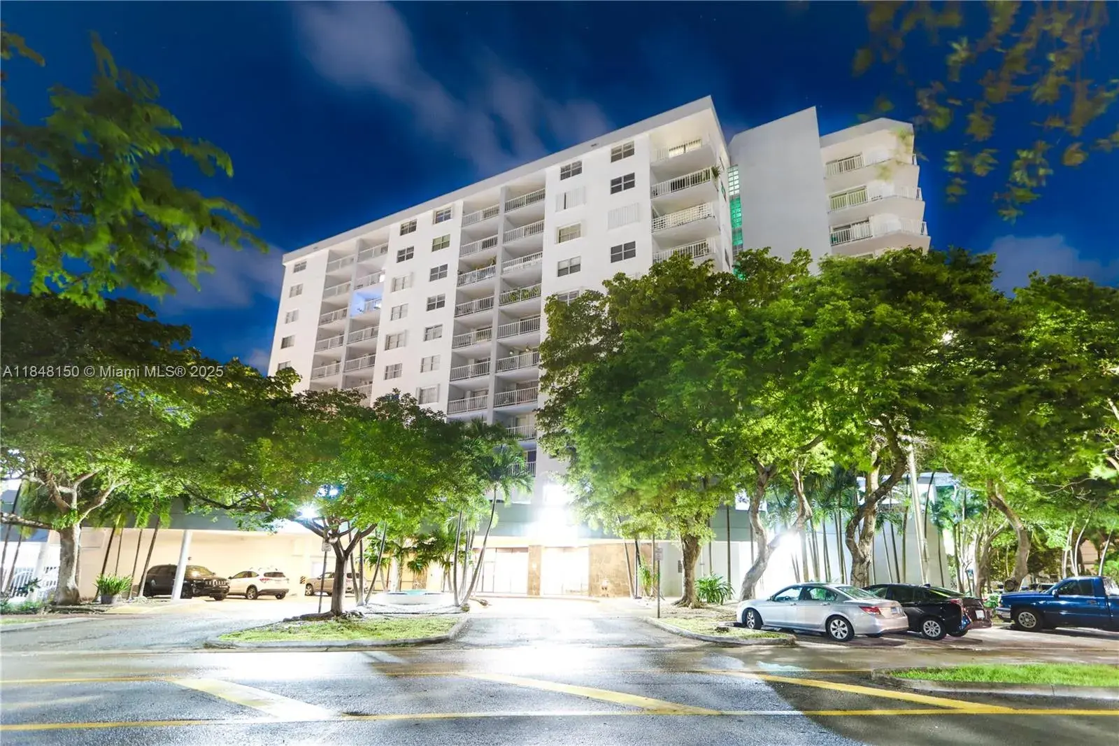 1 bedroom 1 bath Residential for sale at 6900 Bay Dr # 3I, Miami Beach FL 33141