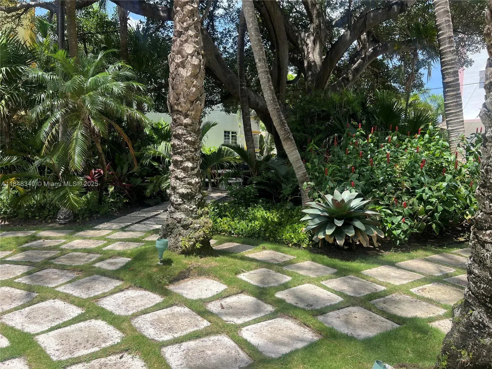 2421 Lake Pancoast Dr # 4D, Miami Beach FL 33140
