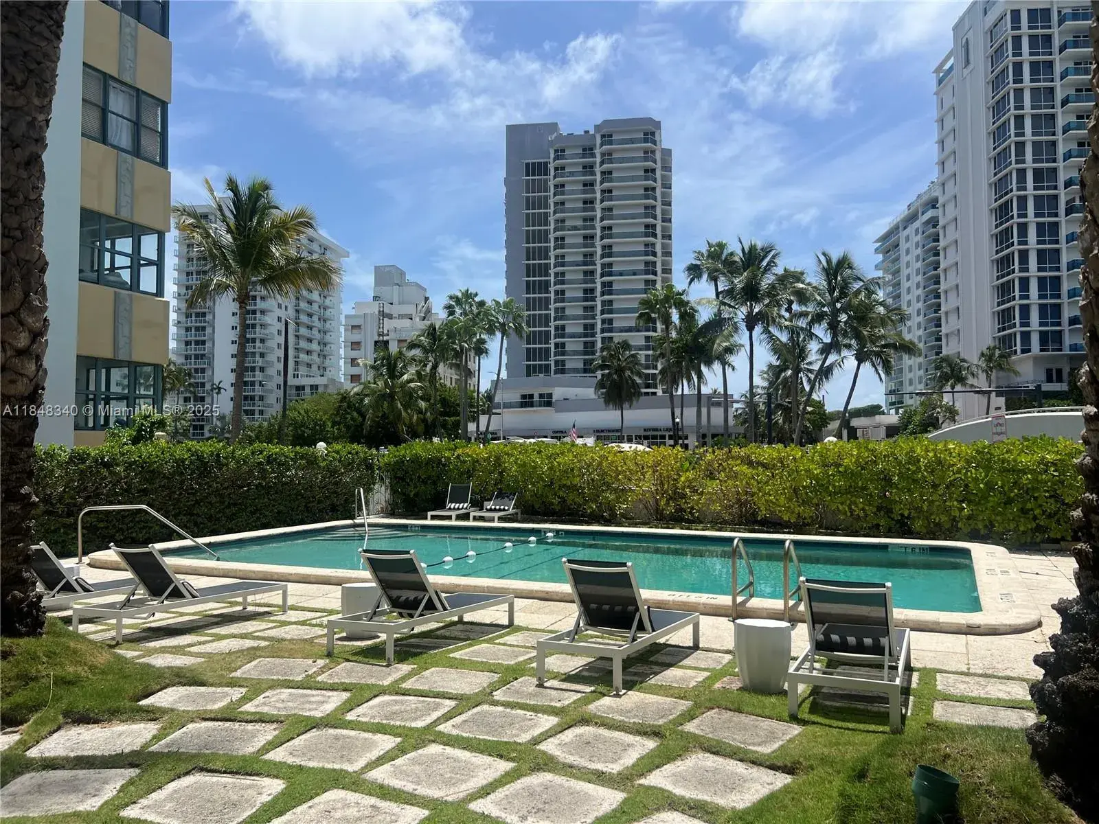 2421 Lake Pancoast Dr # 4D, Miami Beach FL 33140