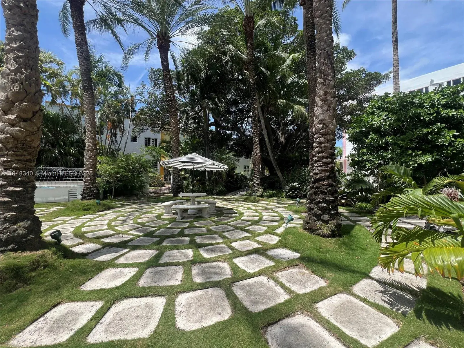 2421 Lake Pancoast Dr # 4D, Miami Beach FL 33140