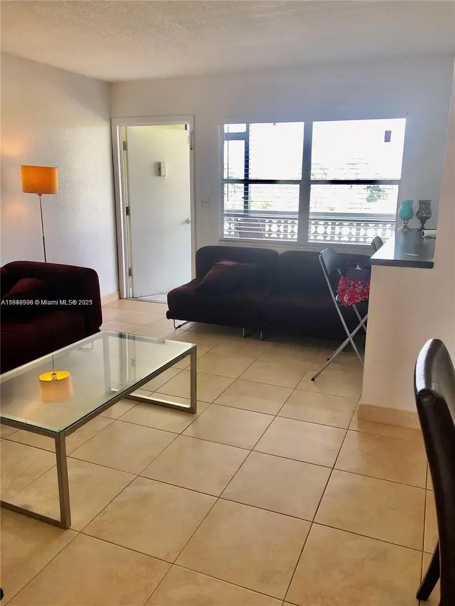1 bedroom 1 bath Residential for sale at 1425 Arthur St # 514B, Hollywood FL 33020