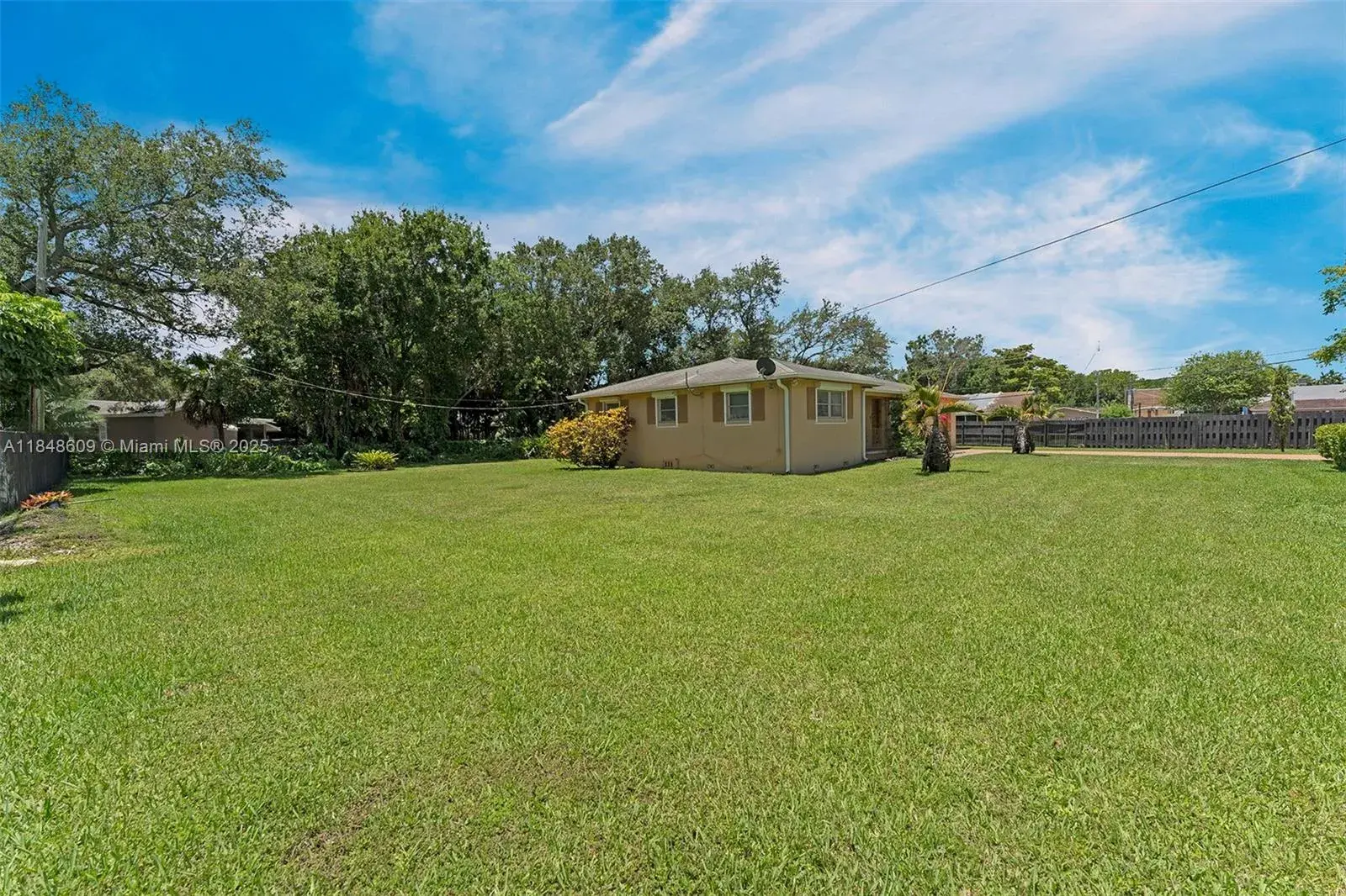 2970 Griffin Rd, Dania Beach FL 33312