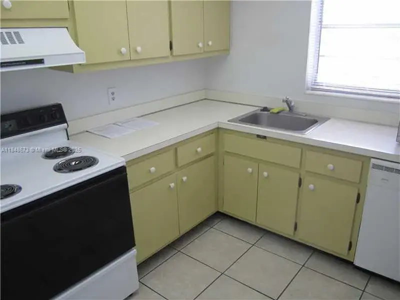 7757 SW 86 ST # 311, Miami FL 33143