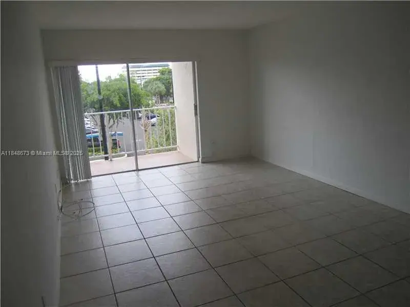 7757 SW 86 ST # 311, Miami FL 33143