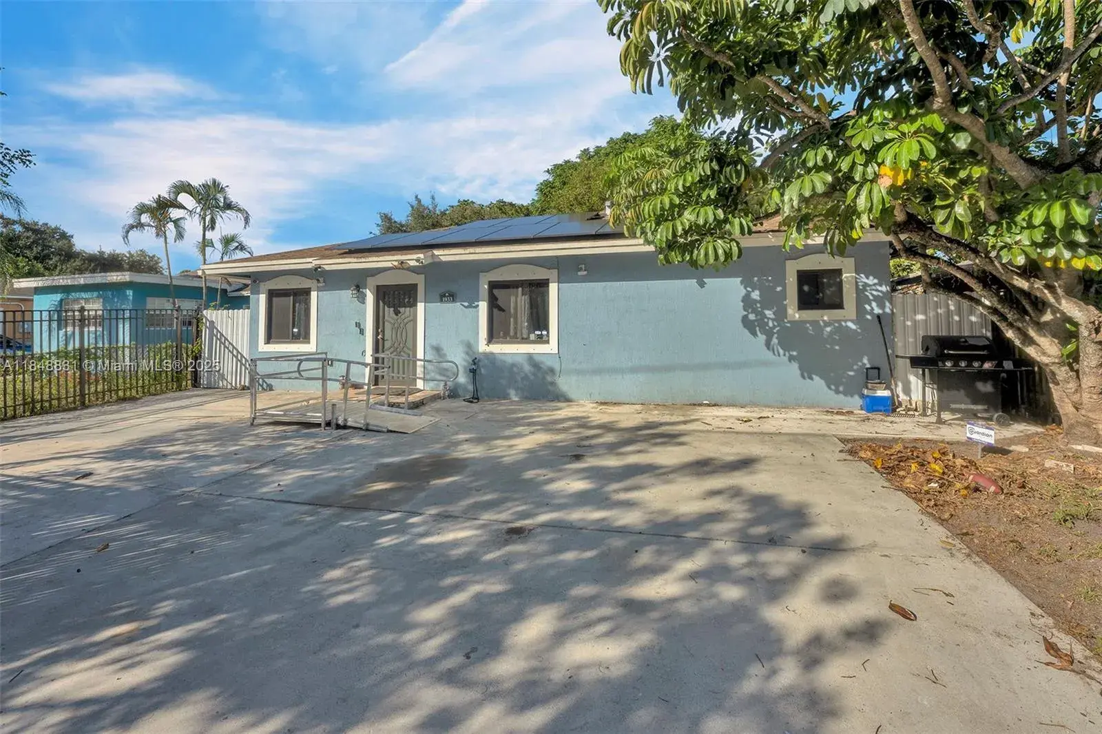 1933 NW 85th St, Miami FL 33147
