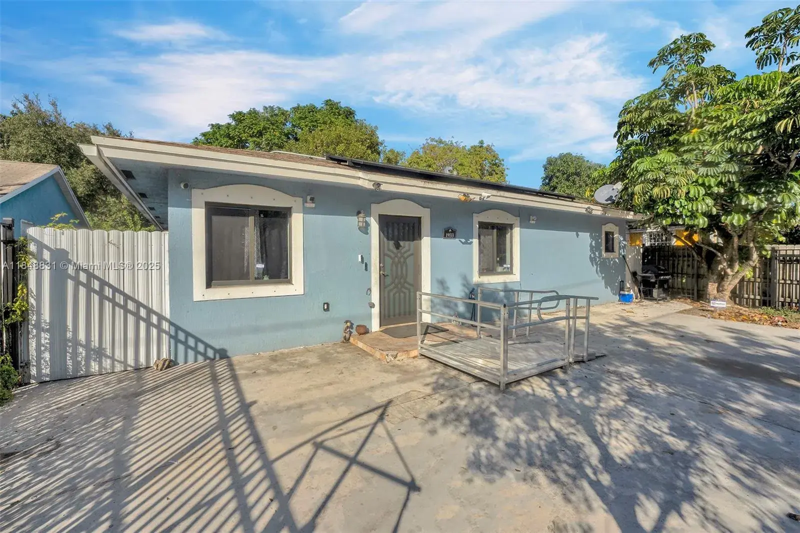1933 NW 85th St, Miami FL 33147