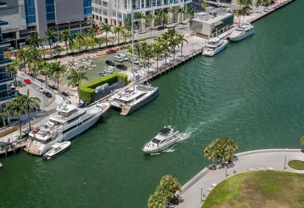 1 bedroom 1 bath Residential for sale at 485 Brickell Ave # 3711, Miami FL 33131