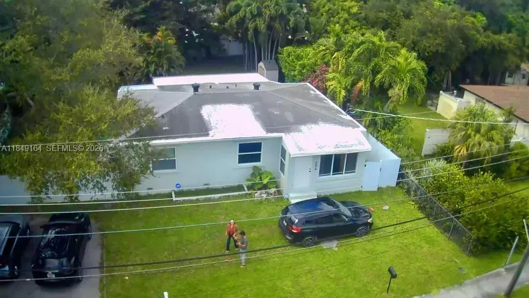 3 bedroom 2 bath Residential for sale at 204 SW 7th Ave, Hallandale Beach FL 33009