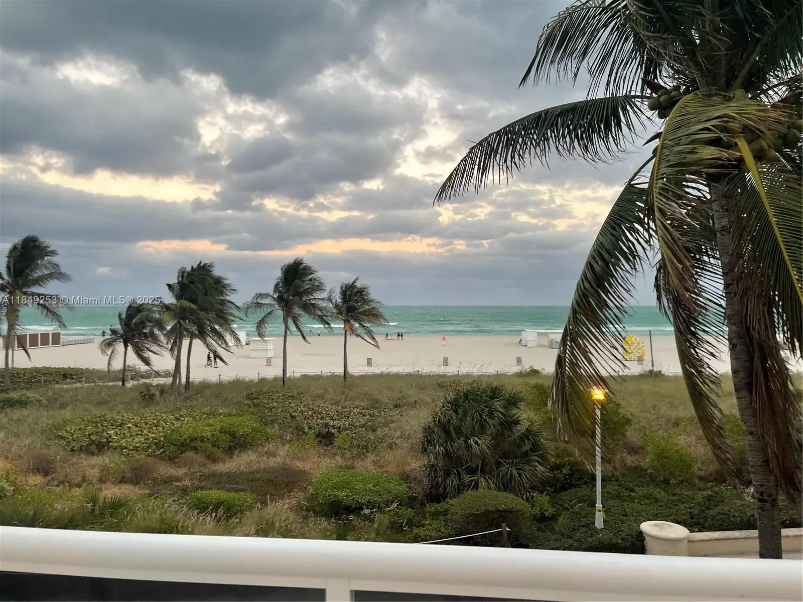 1 bedroom 1 bath Residential for sale at 100 Lincoln Rd # 833, Miami Beach FL 33139