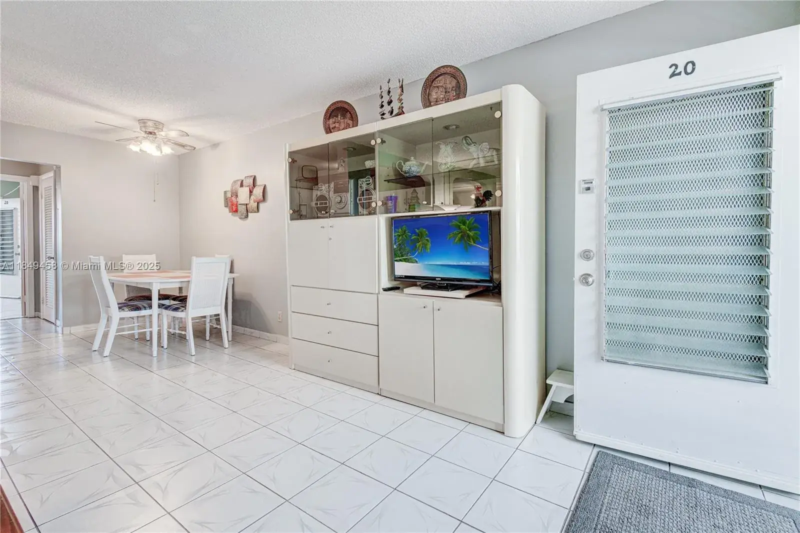 800 SW 10th Ter # 20T, Hallandale Beach FL 33009