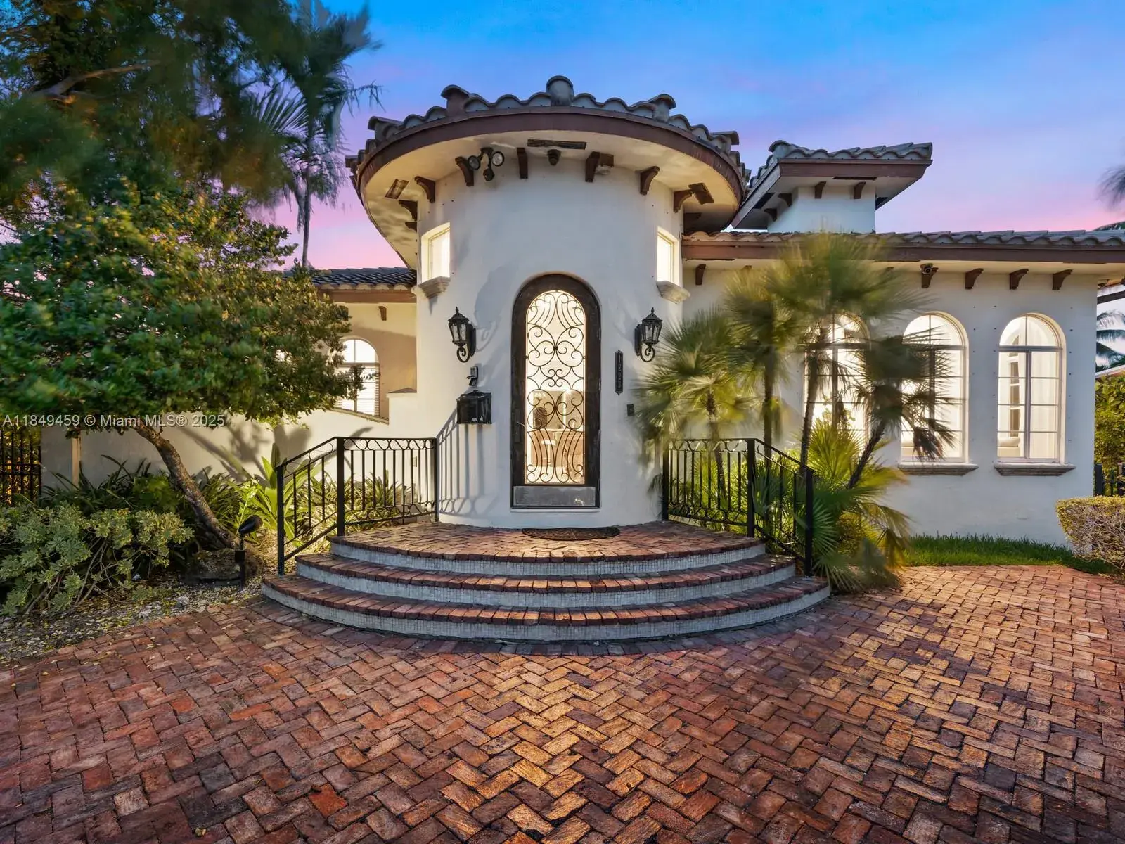 5 bedroom 3 bath Residential for sale at 1223 Jackson St, Hollywood FL 33019