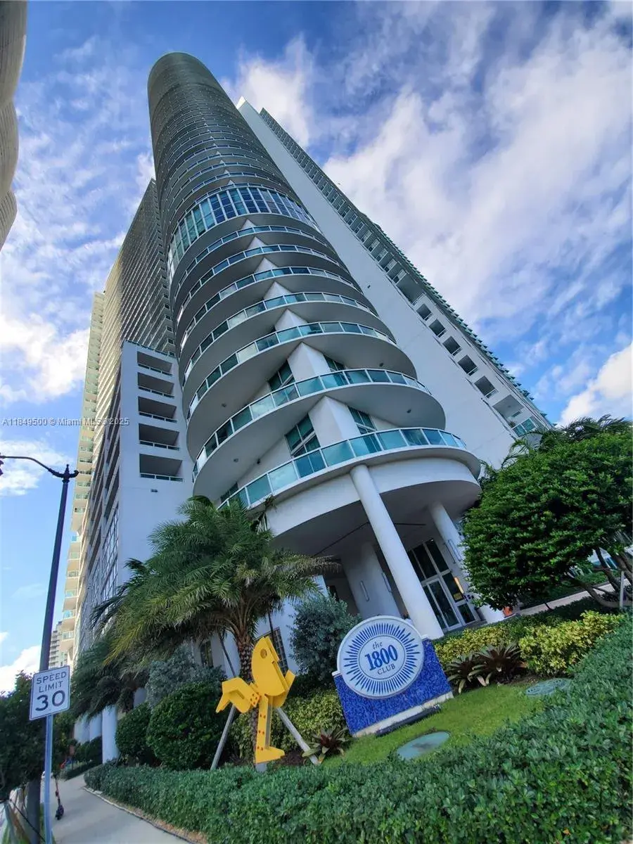 1 bedroom 1 bath Residential for sale at 1800 N Bayshore Dr # 3808, Miami FL 33132