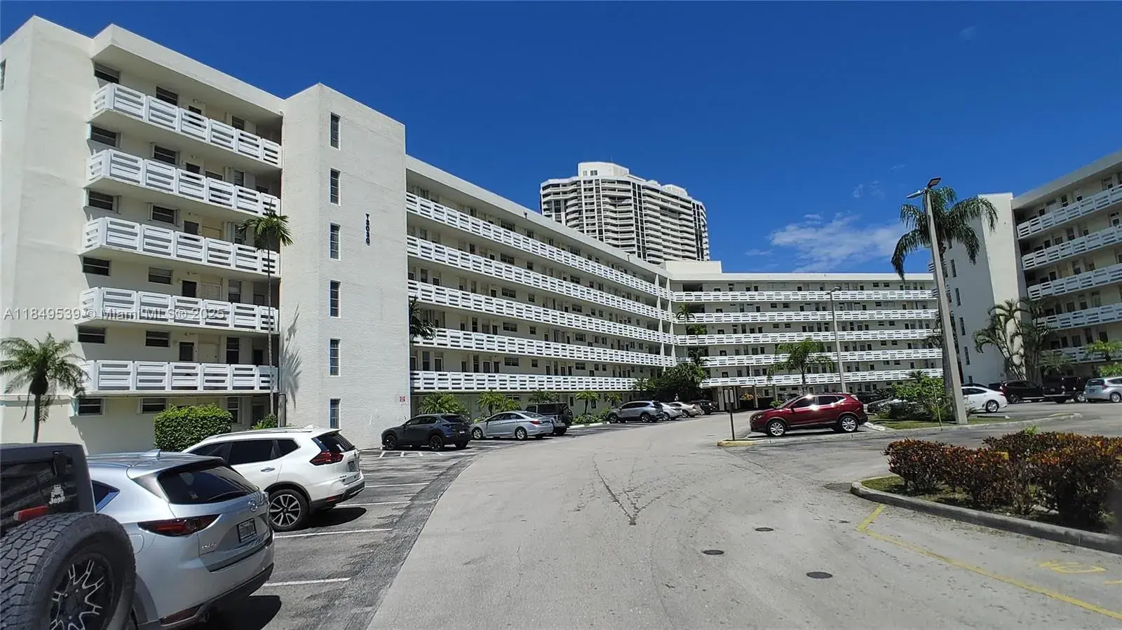 2 bedroom 1 bath Residential Lease for rent at 3030 Marcos Dr # T409, Aventura FL 33160