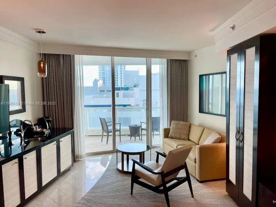 4391 Collins Ave # 918, Miami Beach FL 33140