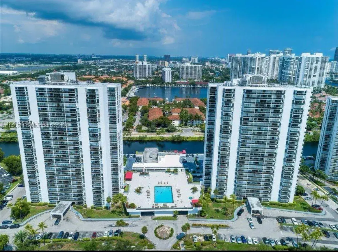 1 bedroom 1 bath Residential Lease for rent at 3675 N Country Club Dr # 105, Aventura FL 33180