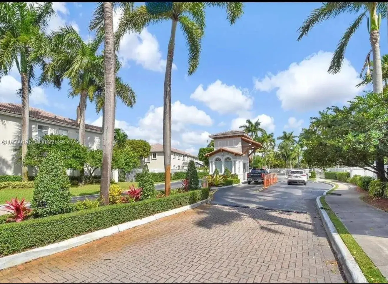 5733 NW 112th Pl, Doral FL 33178