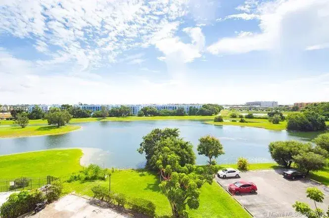 2 bedroom 1 bath Residential for sale at 9682 Fontainebleau Blvd # 401, Miami FL 33172