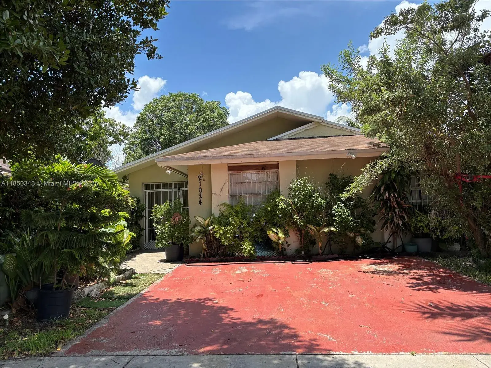3 bedroom 2 bath Residential for sale at 21024 SW 118th Pl, Miami FL 33177