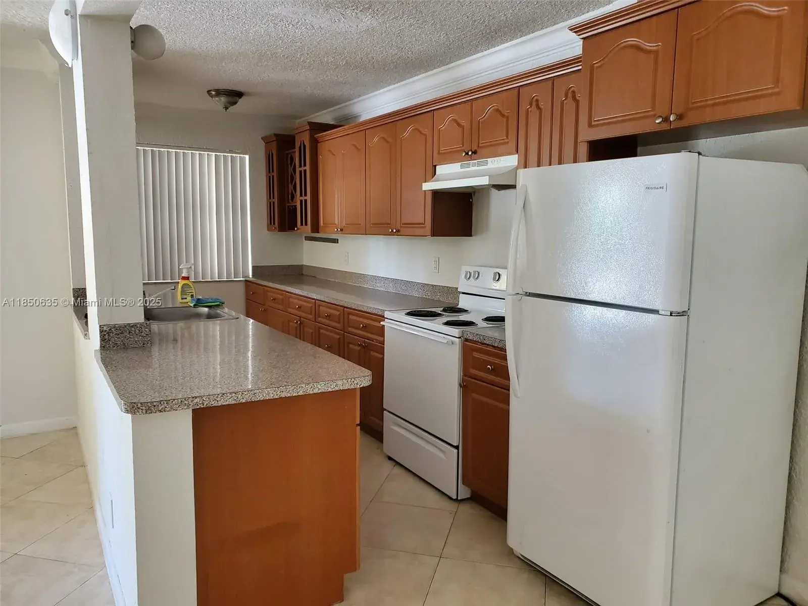 1 bedroom 1 bath Residential for sale at 1100 NE 1st Ct # 106, Hallandale Beach FL 33009