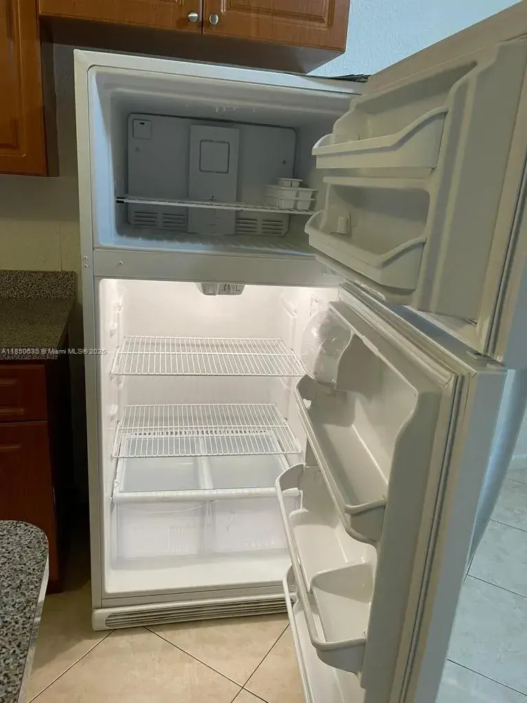 1100 NE 1st Ct # 106, Hallandale Beach FL 33009