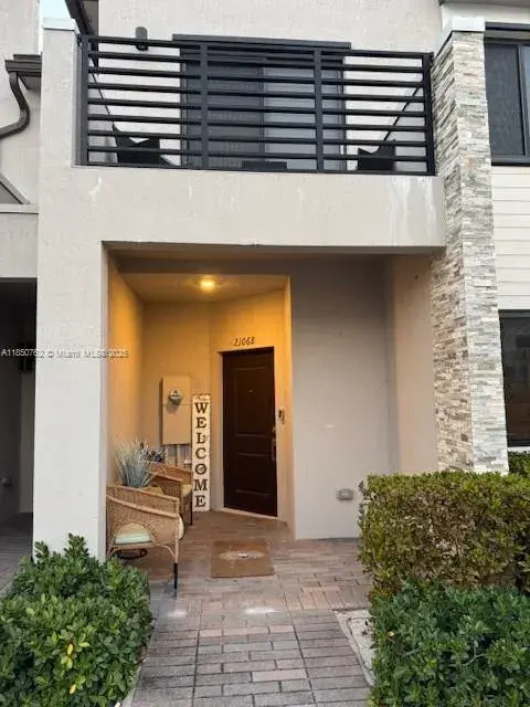 3 bedroom 3 bath Residential for sale at 21068 NE 8th Ave, Miami FL 33179