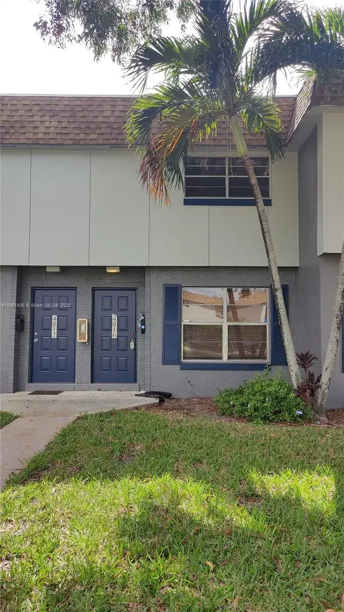 2 bedroom 1 bath Residential for sale at 4816 NW 9th Dr # 4816, Plantation FL 33317