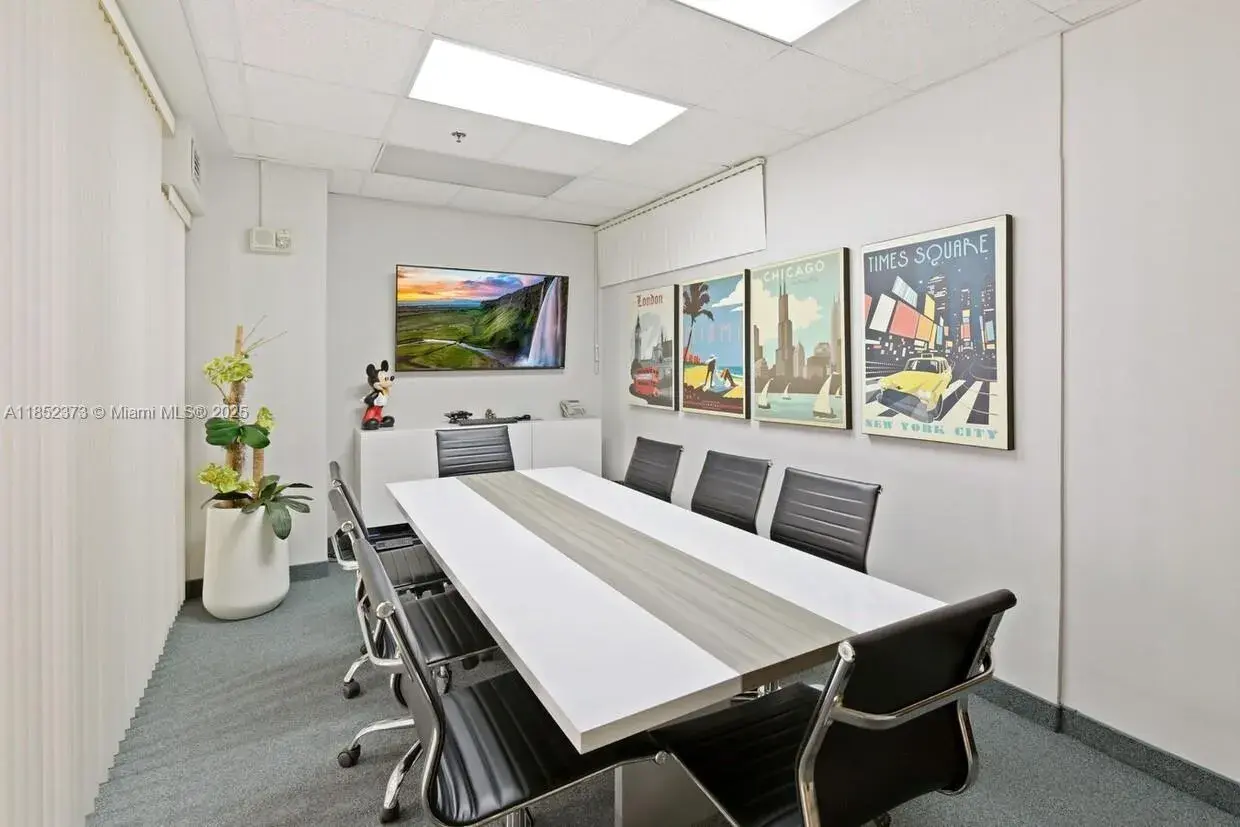 168 SE 1st St # 9, Miami FL 33131
