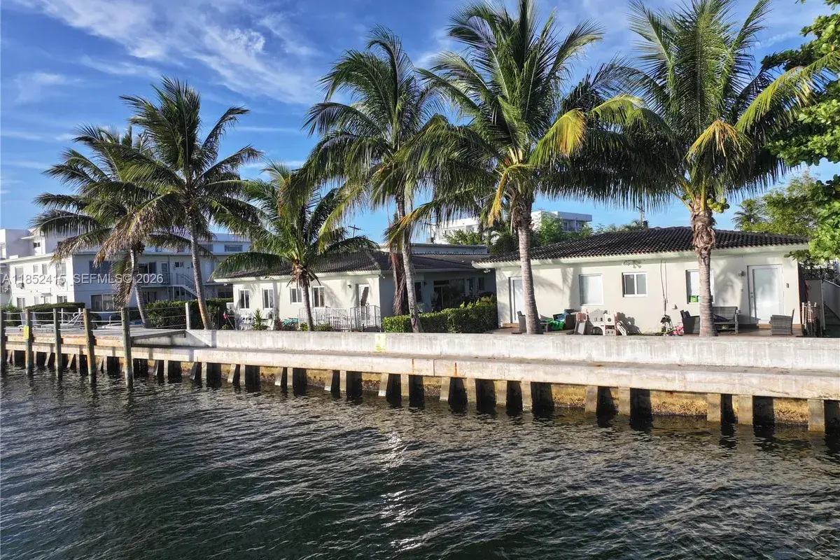 2200 Bay Dr # 3, Miami Beach FL 33141