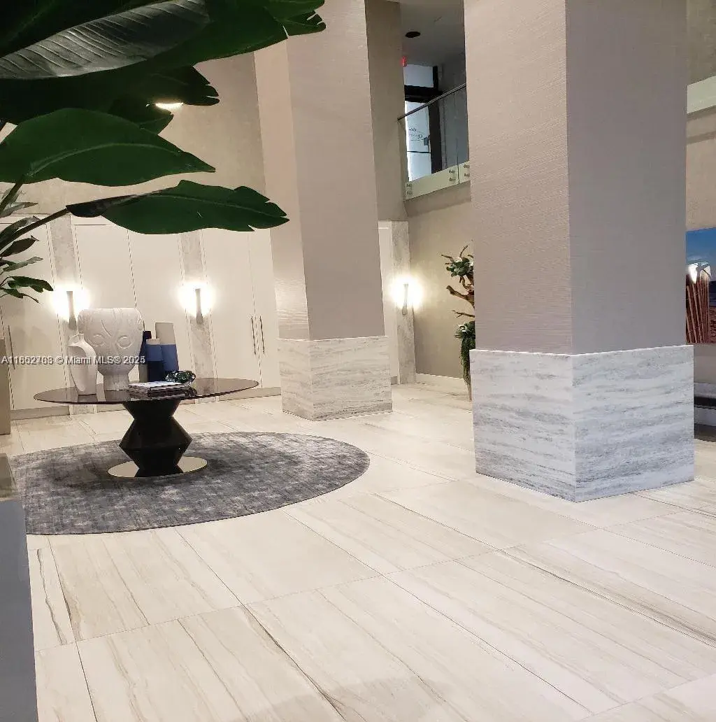 2301 S Ocean Dr # 1906, Hollywood FL 33019