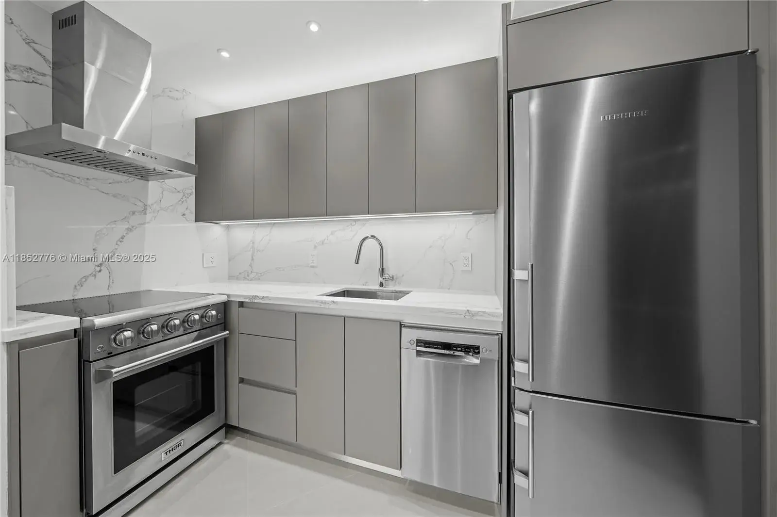 2 bedroom 2 bath Residential Lease for rent at 999 Brickell Bay Dr Unit 904, Miami FL 33131