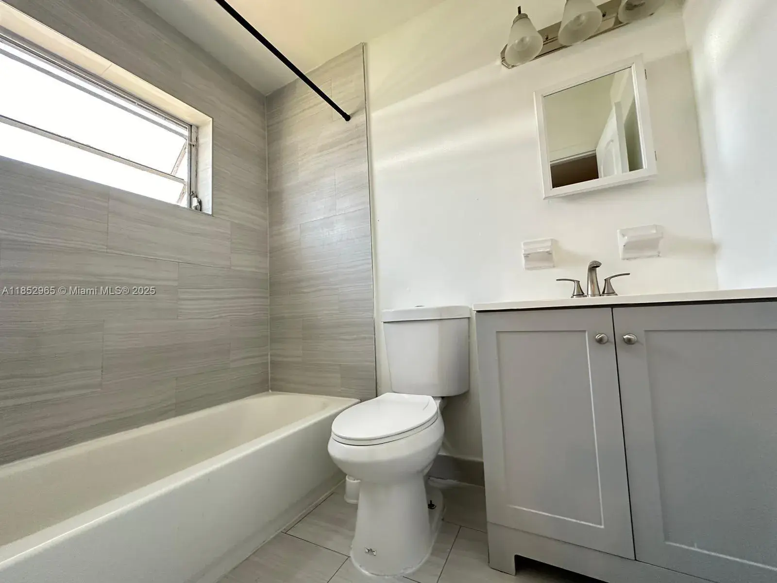 1 bedroom 1 bath Residential Lease for rent at 1942 Thomas St # C, Hollywood FL 33020