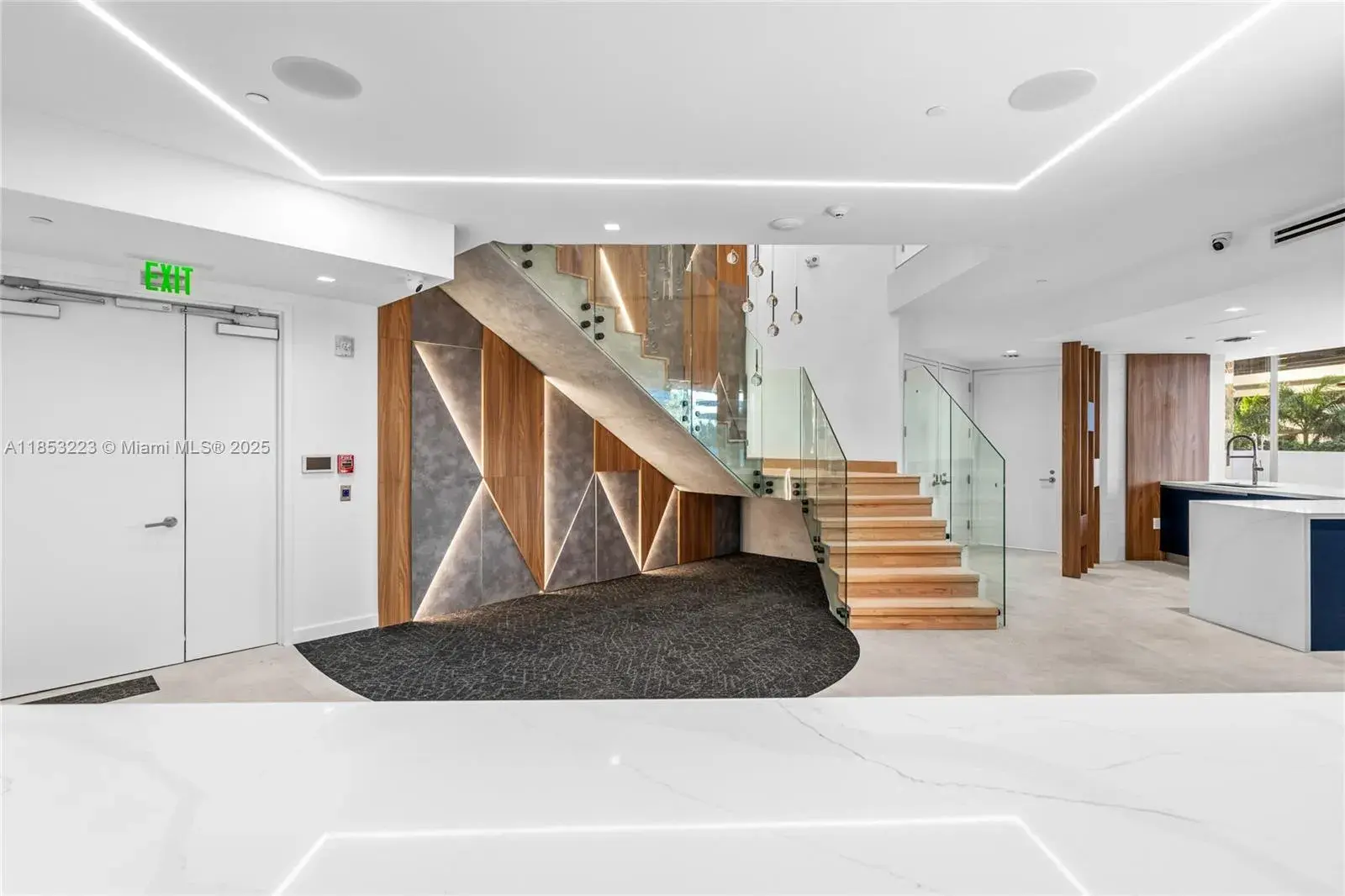 1300 Brickell Bay Dr, Miami FL 33131