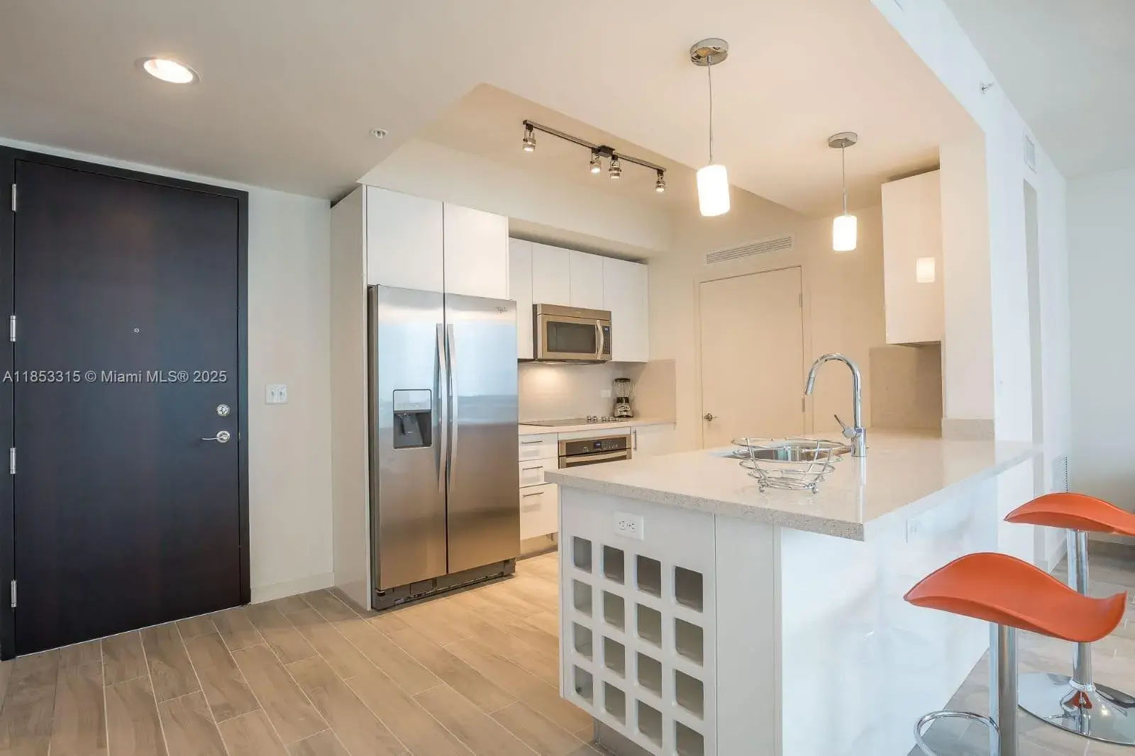 1 bedroom 1 bath Residential Lease for rent at 999 SW 1st Ave # 1715, Miami FL 33130