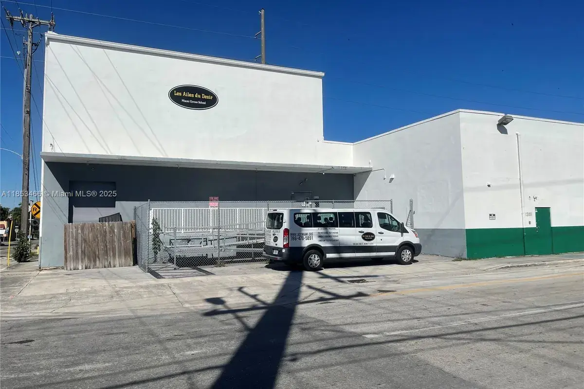 1395 NW 22nd St, Miami FL 33142