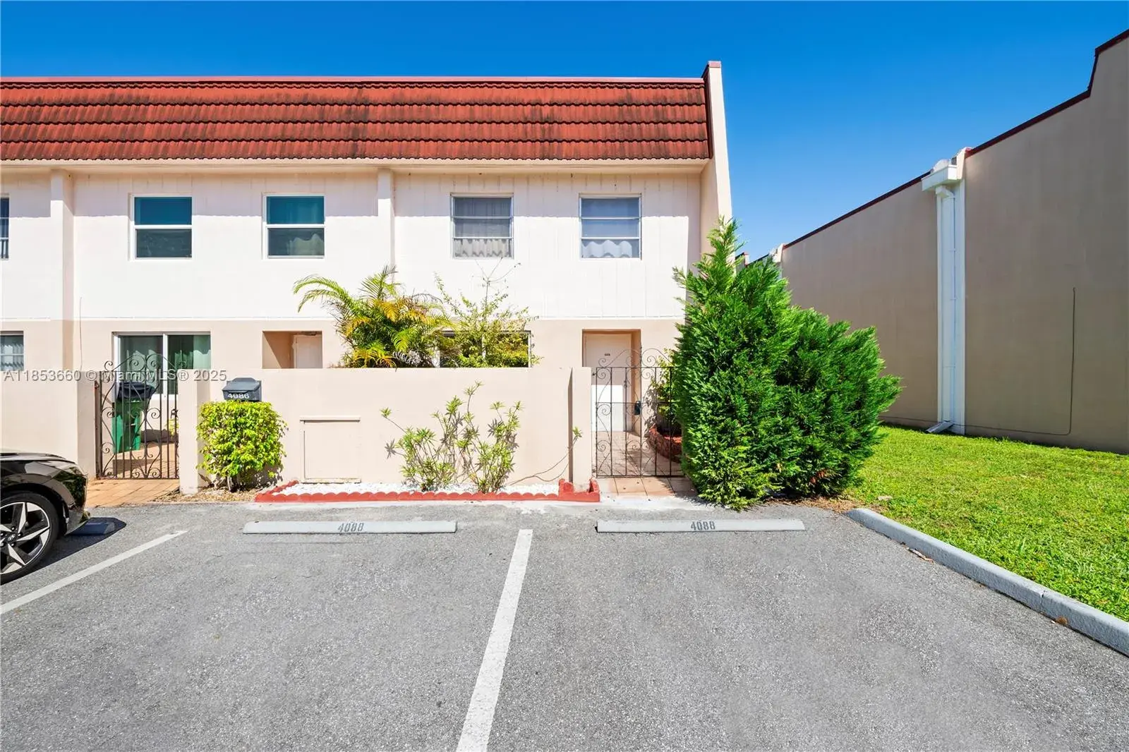 4088 Inverrary Dr # 11F, Lauderhill FL 33319