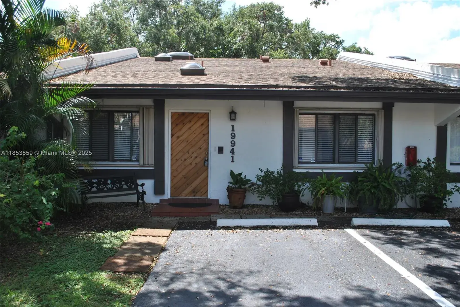 2 bedroom 2 bath Residential for sale at 19941 NE 5th Ct # 3M, Miami FL 33179
