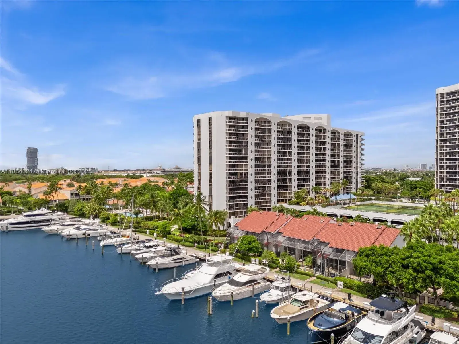 2 bedroom 2 bath Residential for sale at 3610 Yacht Club Dr # 805, Aventura FL 33180