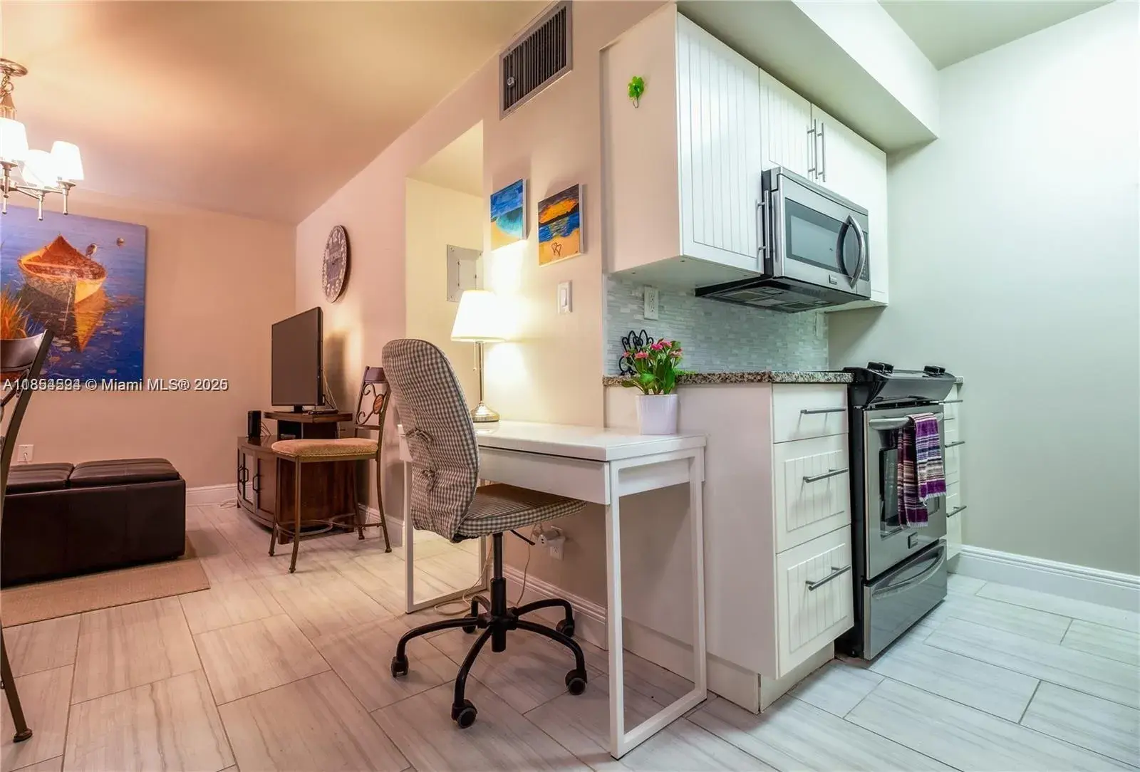 2 bedroom 1 bath Residential for sale at 2145 Pierce St # 113, Hollywood FL 33020