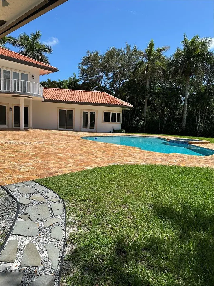 10600 SW 69th Ave, Pinecrest FL 33156 photo 2